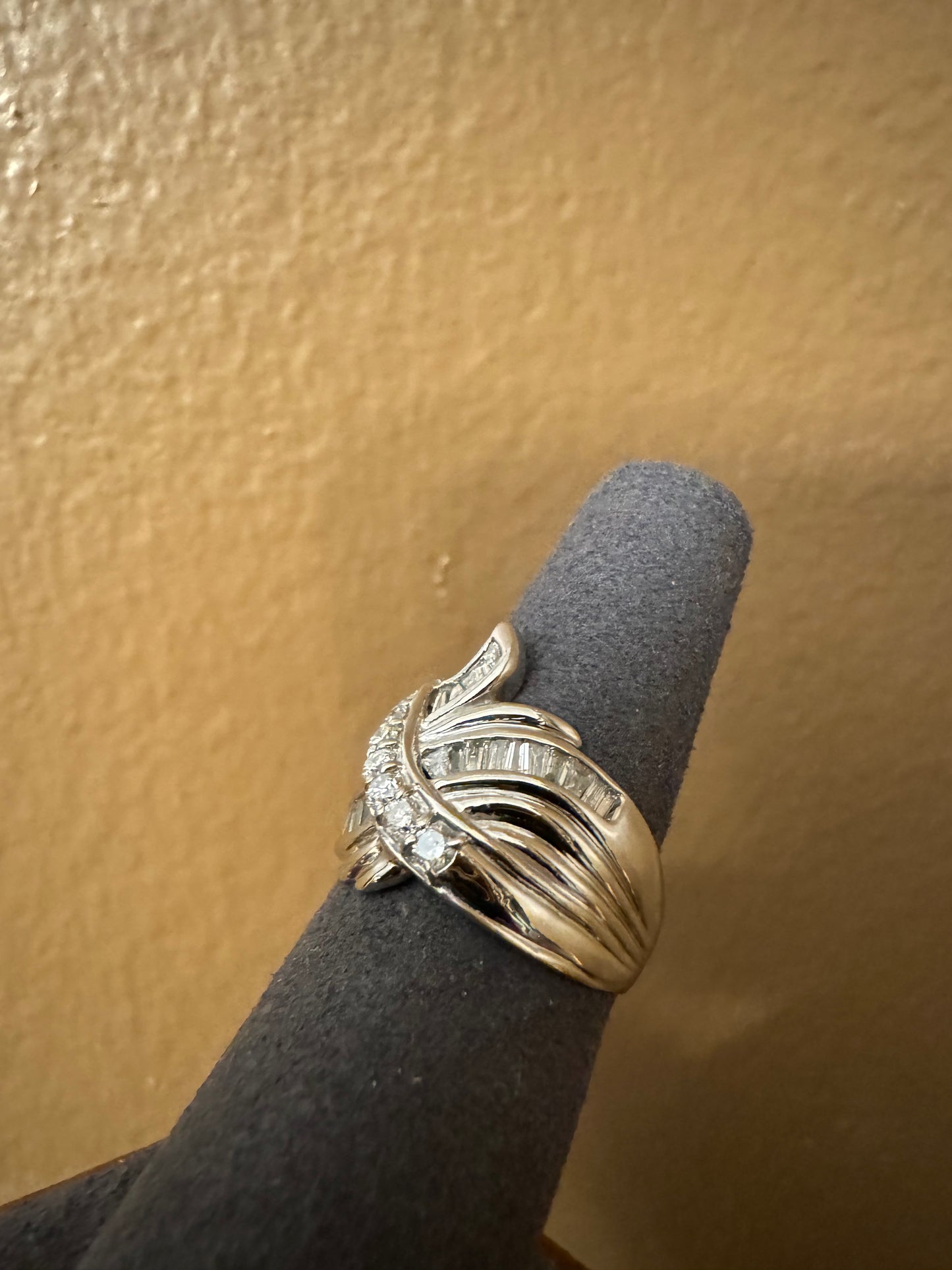 Pt900 Ring with Natural Diamonds